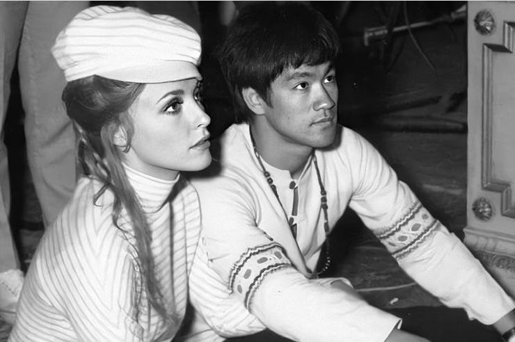 Was Sharon Farrell in a relationship with Bruce Lee?