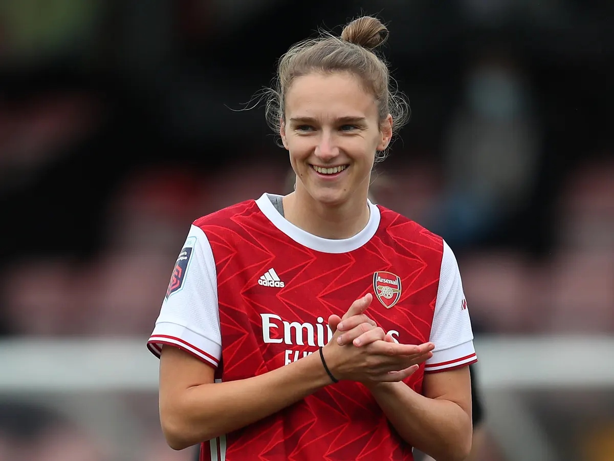 Vivianne Miedema Contract, Birthday, Current teams, Awards, Injury