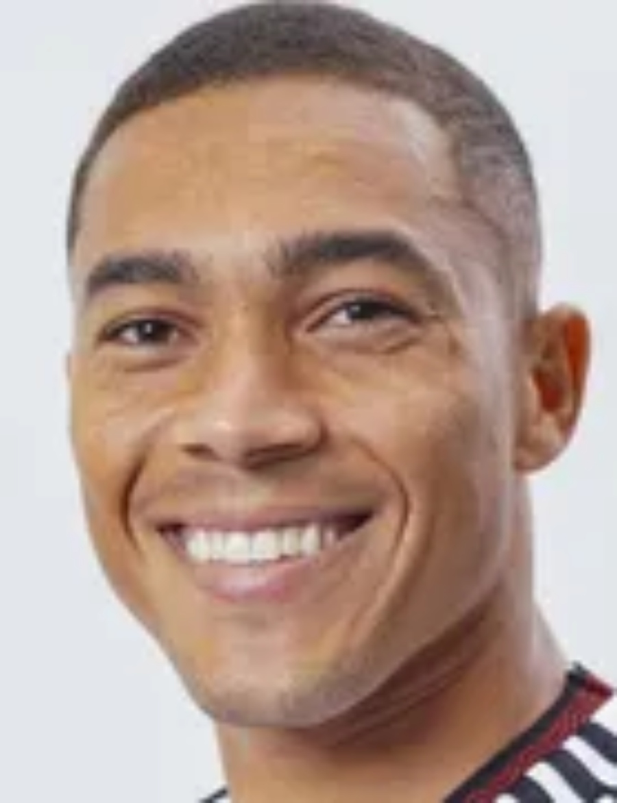 Is Carlos Vinicius related to Vinicius Jr.?