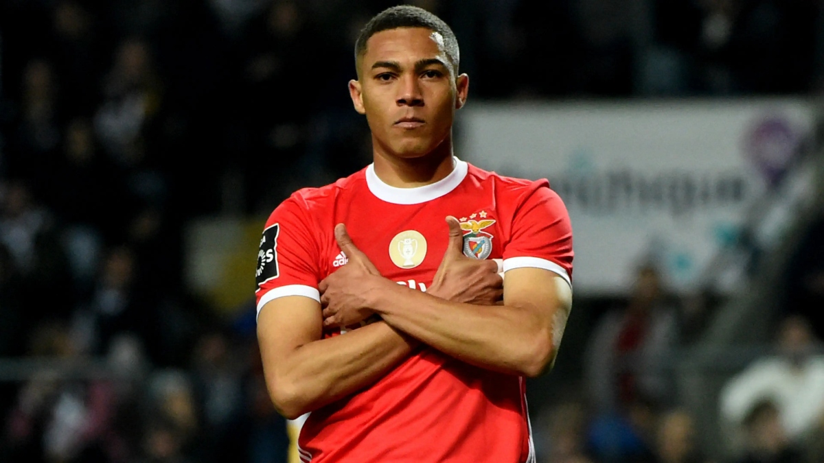 Carlos Vinicius height: How tall is Carlos Vinicius?