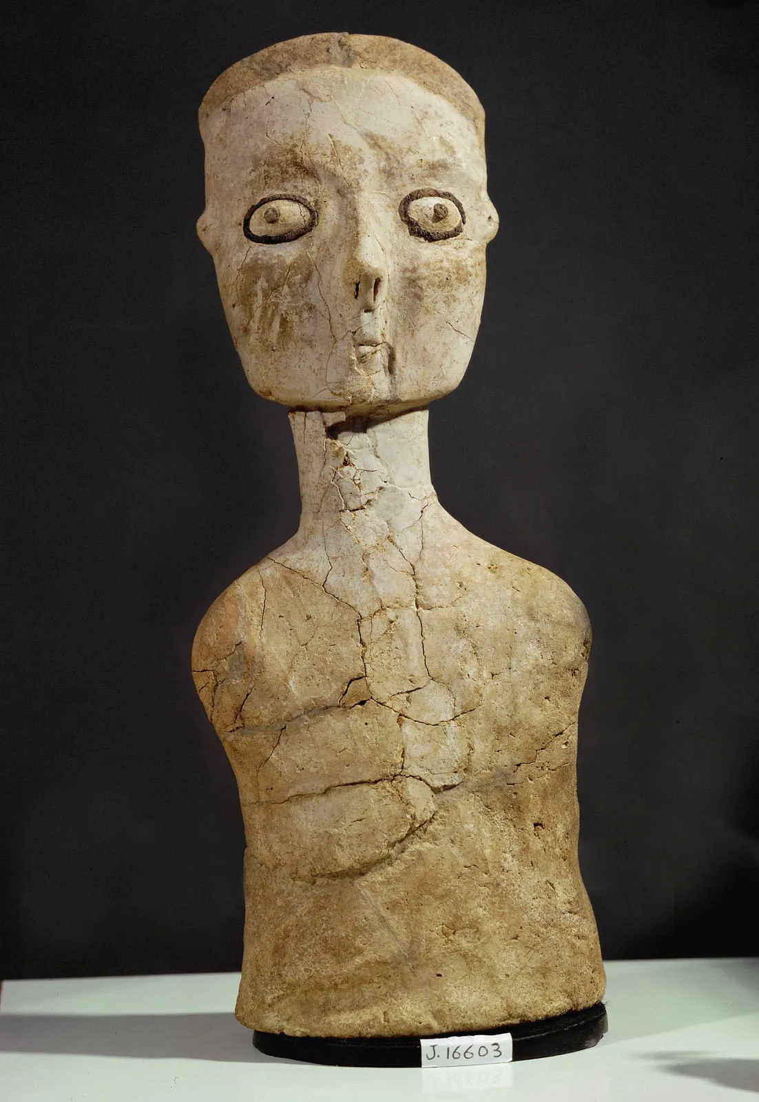 Who made the Ain Ghazal statues? How old is the Ain Ghazal statue?