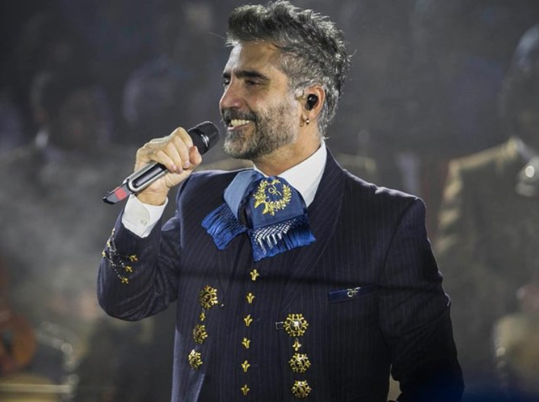 When and where was Alejandro Fernandez born? When did Alejandro Fernandez get married?