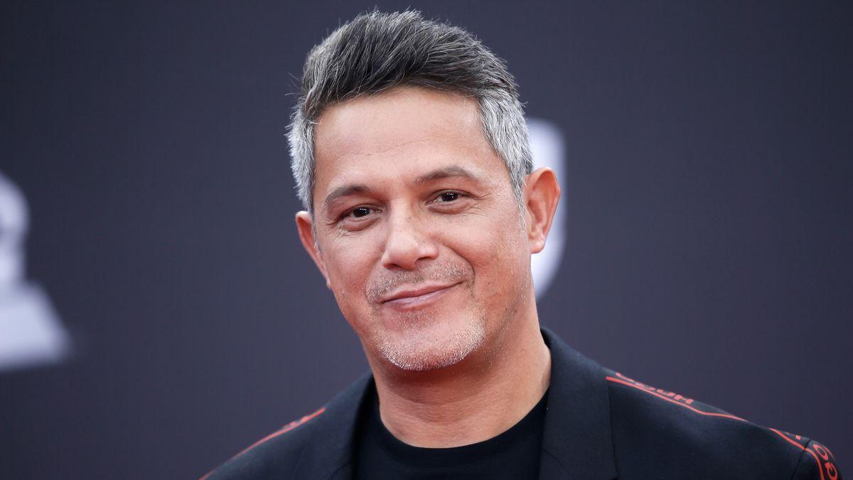 Where is Alejandro Sanz living now? Did Alejandro get a record deal?