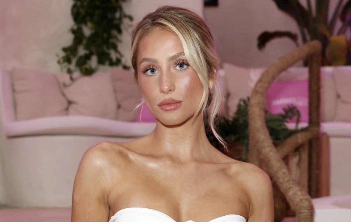 Alix Earle Boyfriend: Is Alix Earle Dating?