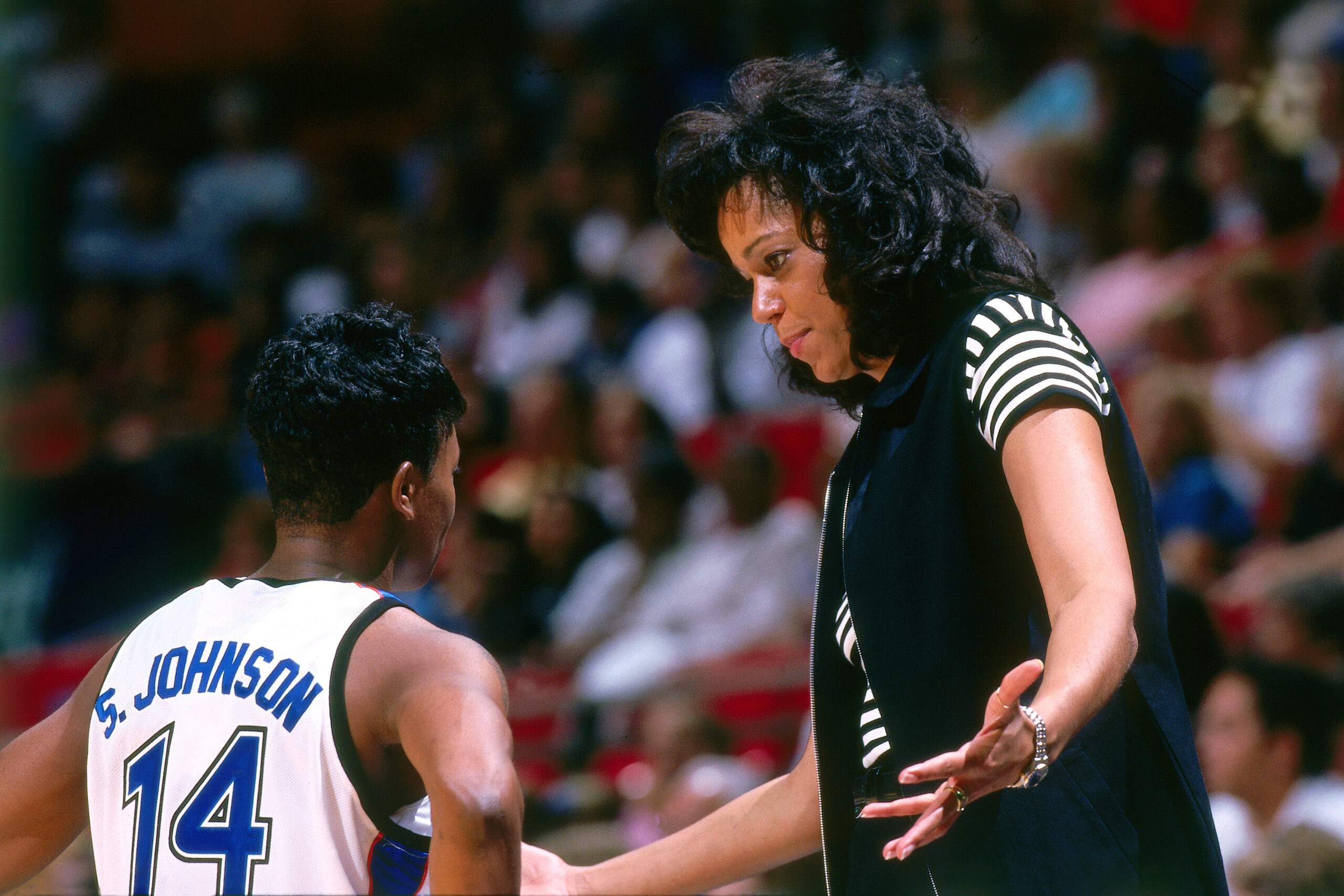 Where did Carolyn Peck play basketball? Did Carolyn Peck win a national championship?