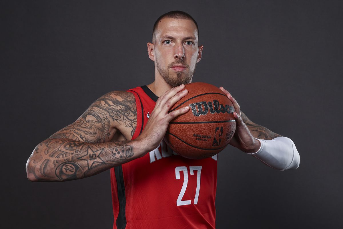 Daniel Theis injury, Team, Contract, Wingspan, Age, Trade
