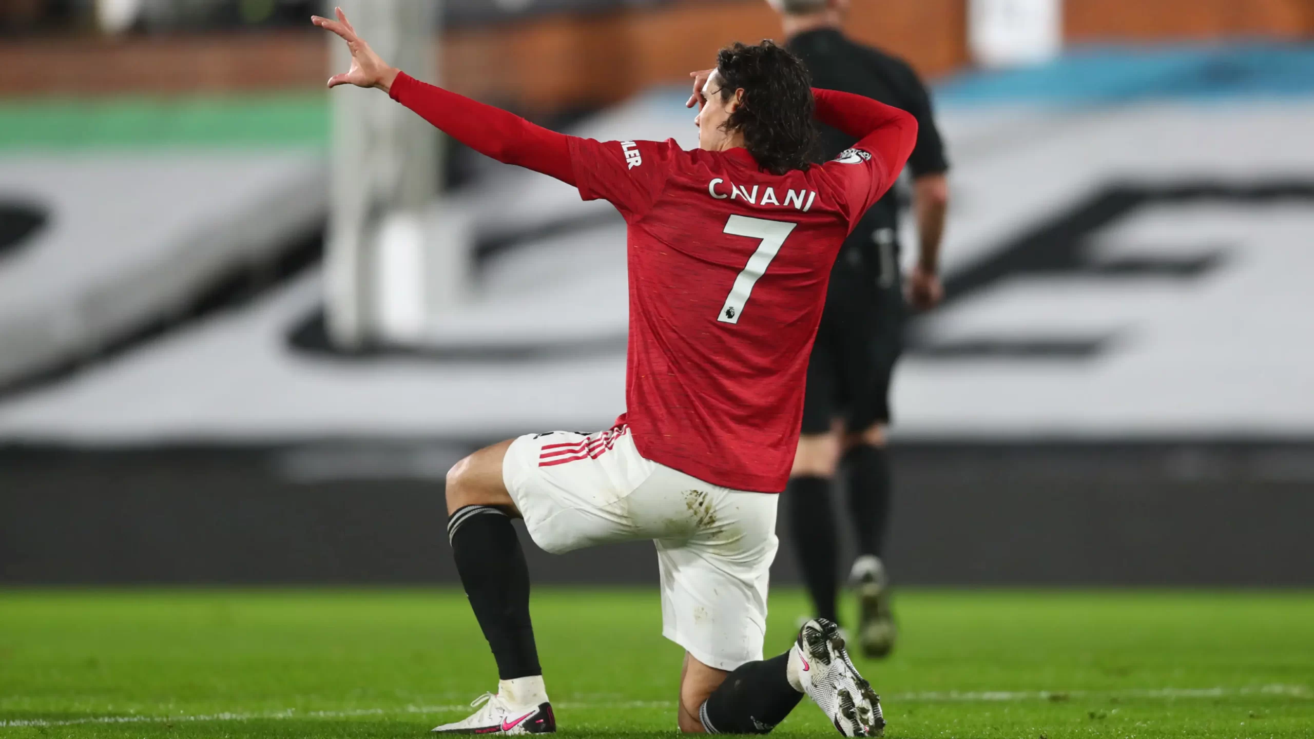 Is Edinson Cavani underrated? How good is Edinson Cavani?
