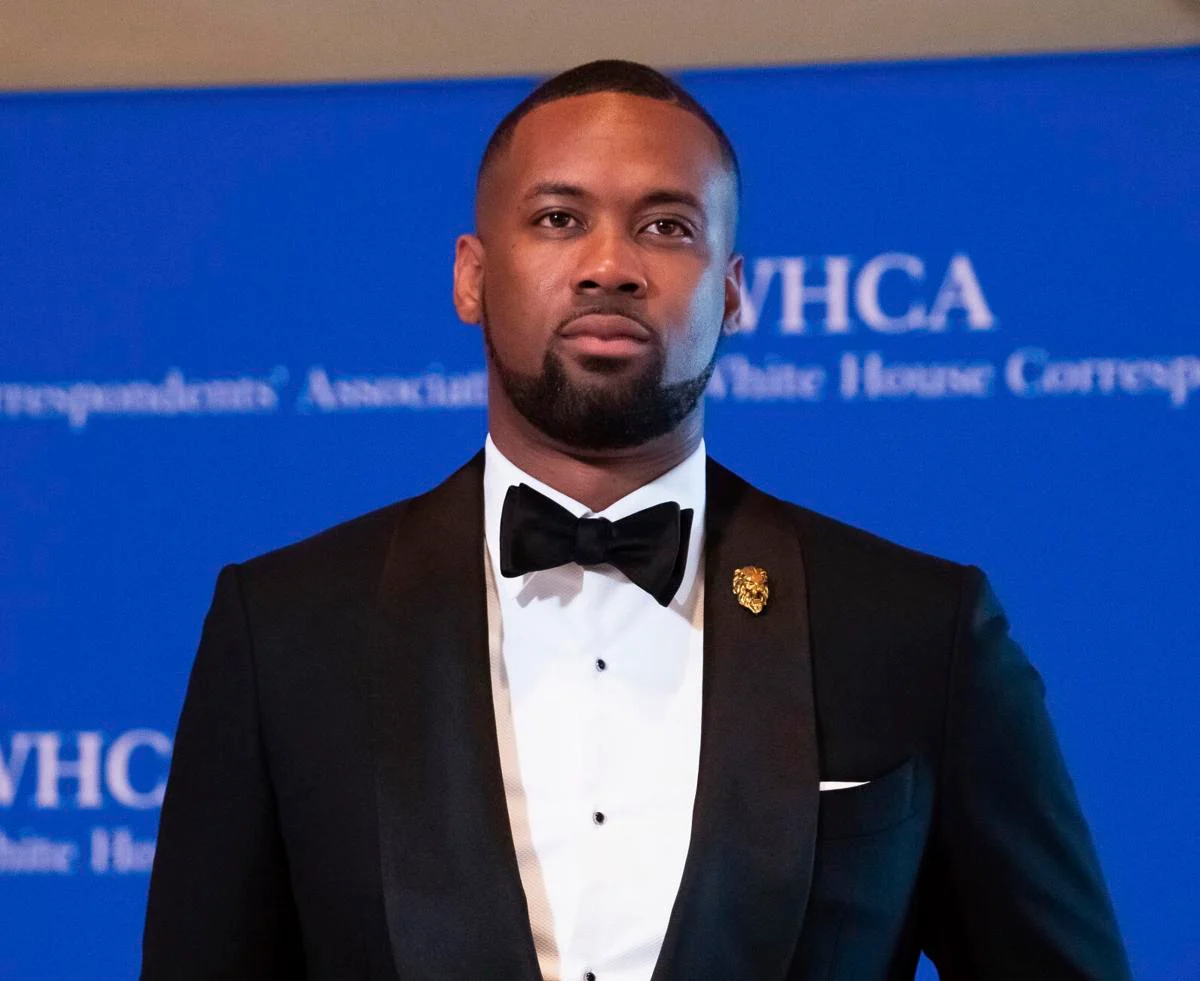 Lawrence B. Jones Fox, Height, Twitter, Salary, Service Dog