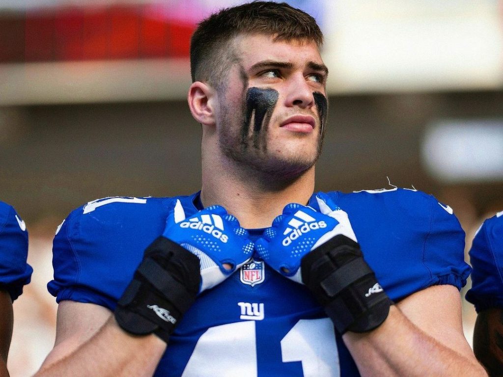 Micah Mcfadden Height: How tall is Micah Mcfadden?