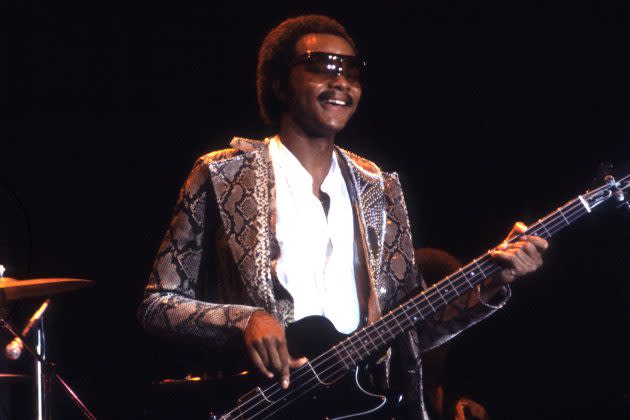 What group did Michael Henderson play in? What group did Michael Henderson sing with?