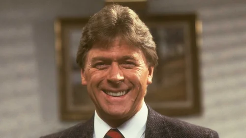 Is Mike Yarwood still married? Where does Mike Yarwood live? Why did Yarwood retire?
