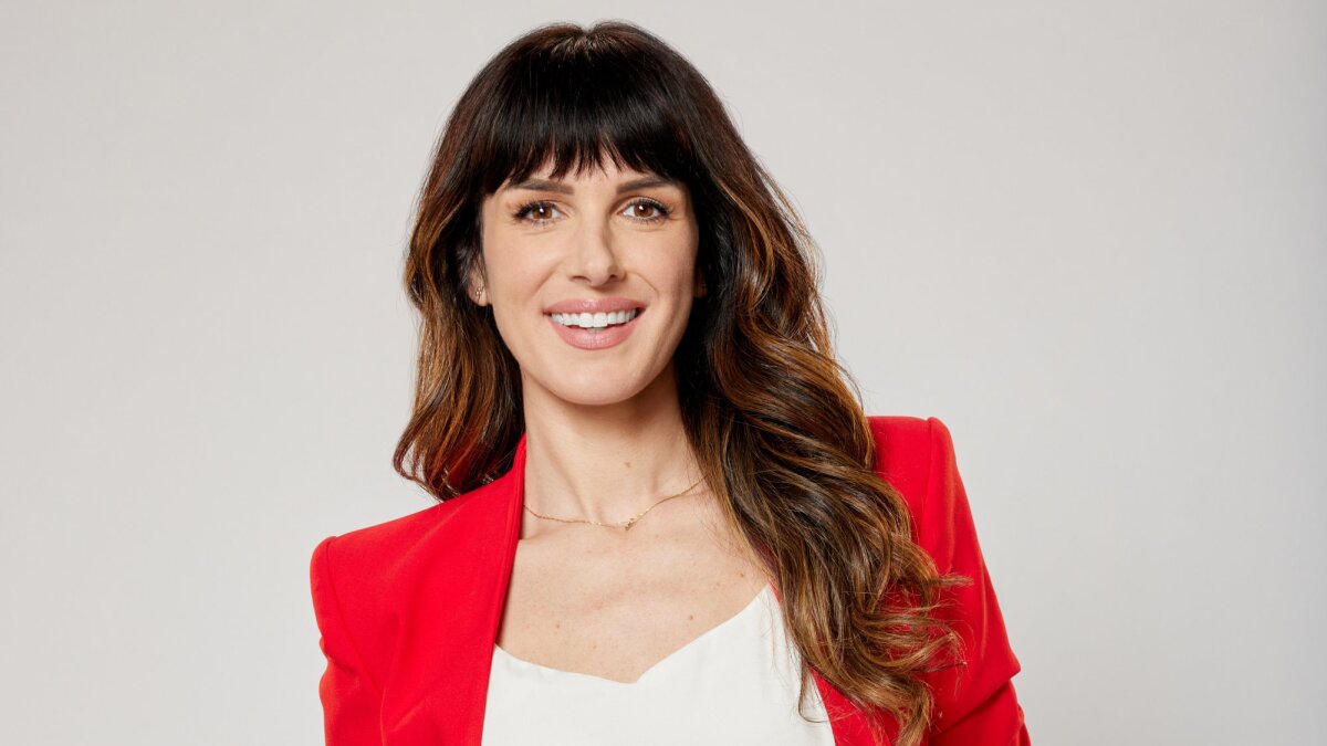 Who plays Piper in izombie? Does Shenae Grimes have a sister?