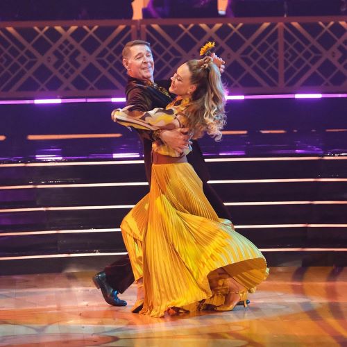 What does Barry Williams do now? Is Barry Williams on Dancing with the Stars?