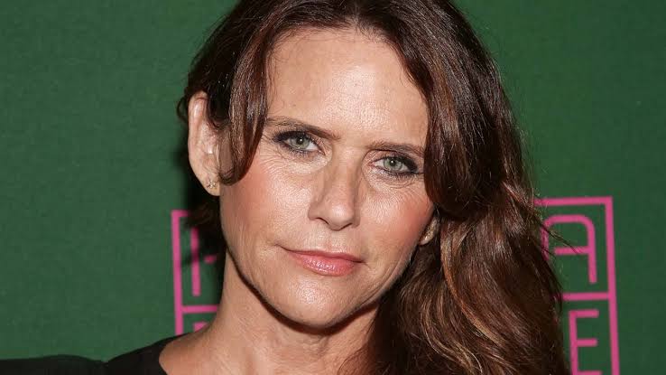 Where did Amy Landecker grow up? Where does Amy Landecker live?