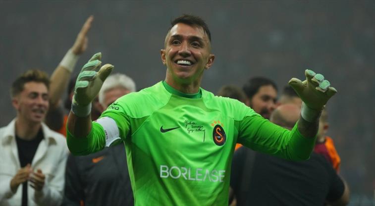 Fernando Muslera Salary: How Much Does Fernando Muslera Make?