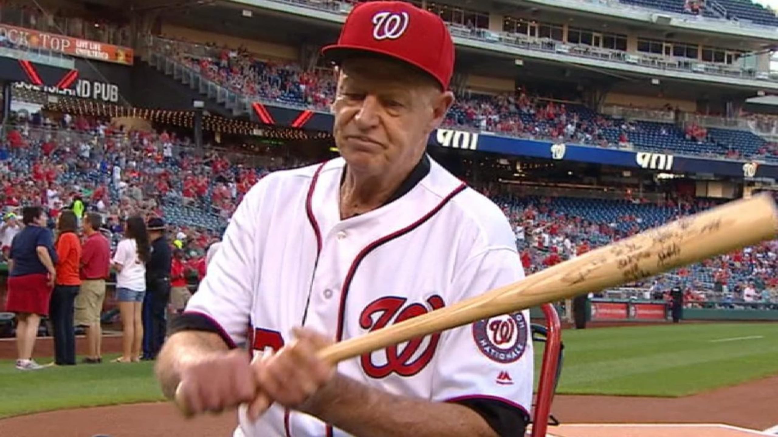 What size bat did Frank Howard use? How big was Frank Howard?