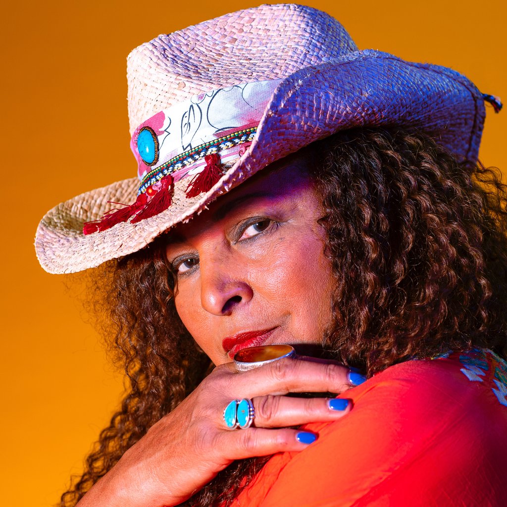 Who is Pam Grier sister? Meet Gina Grier-Townsie