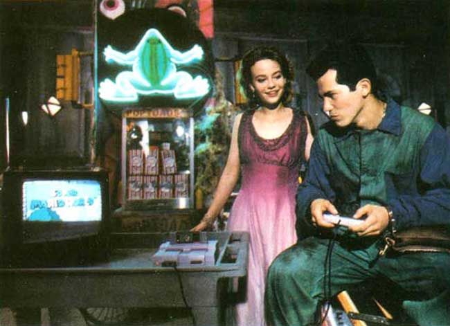 Was Samantha Mathis in a relationship with John Leguizamo?