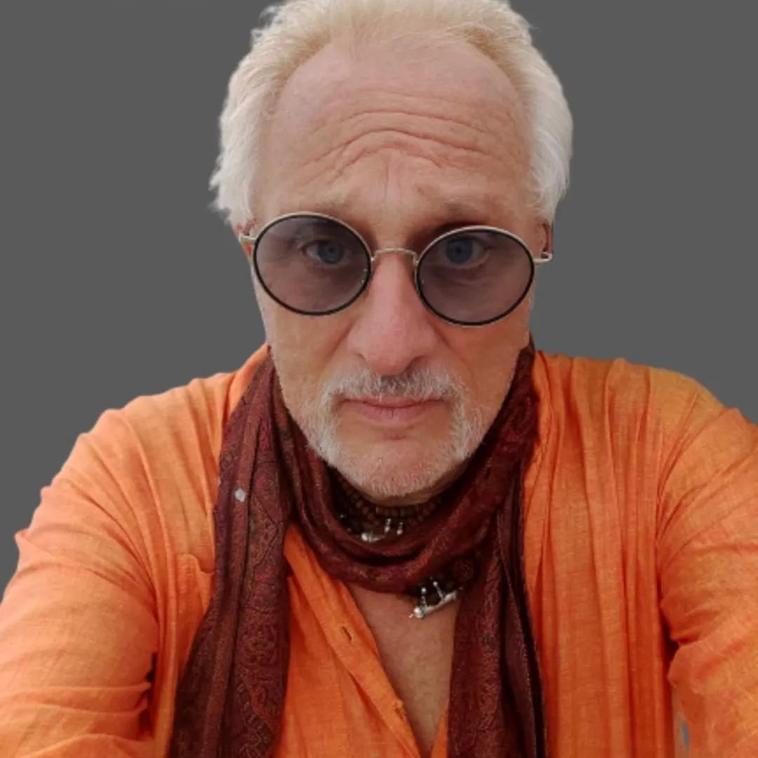 Where does Geoffrey Giuliano live?