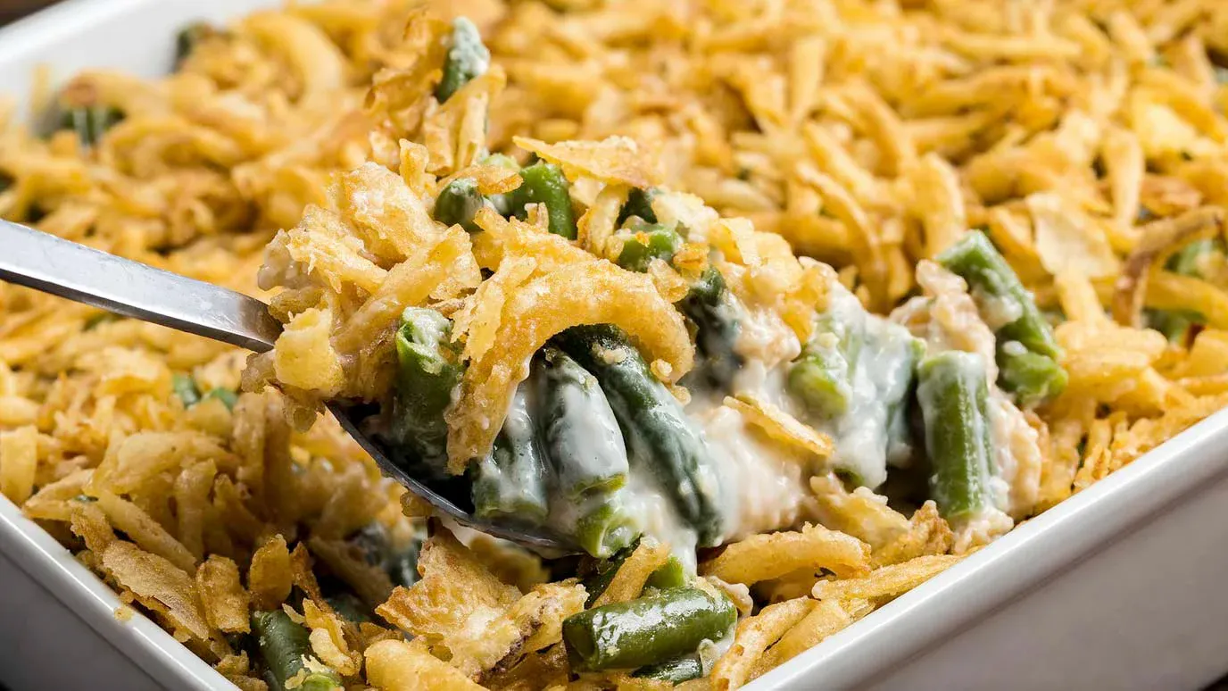 Does green bean casserole have to be refrigerated? How do you reheat frozen cooked green beans?