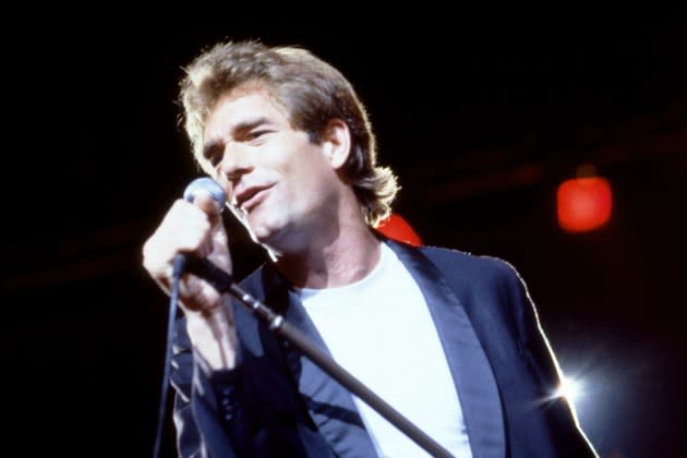 Huey Lewis Age, Height, Songs and Music Groups, Education, Family