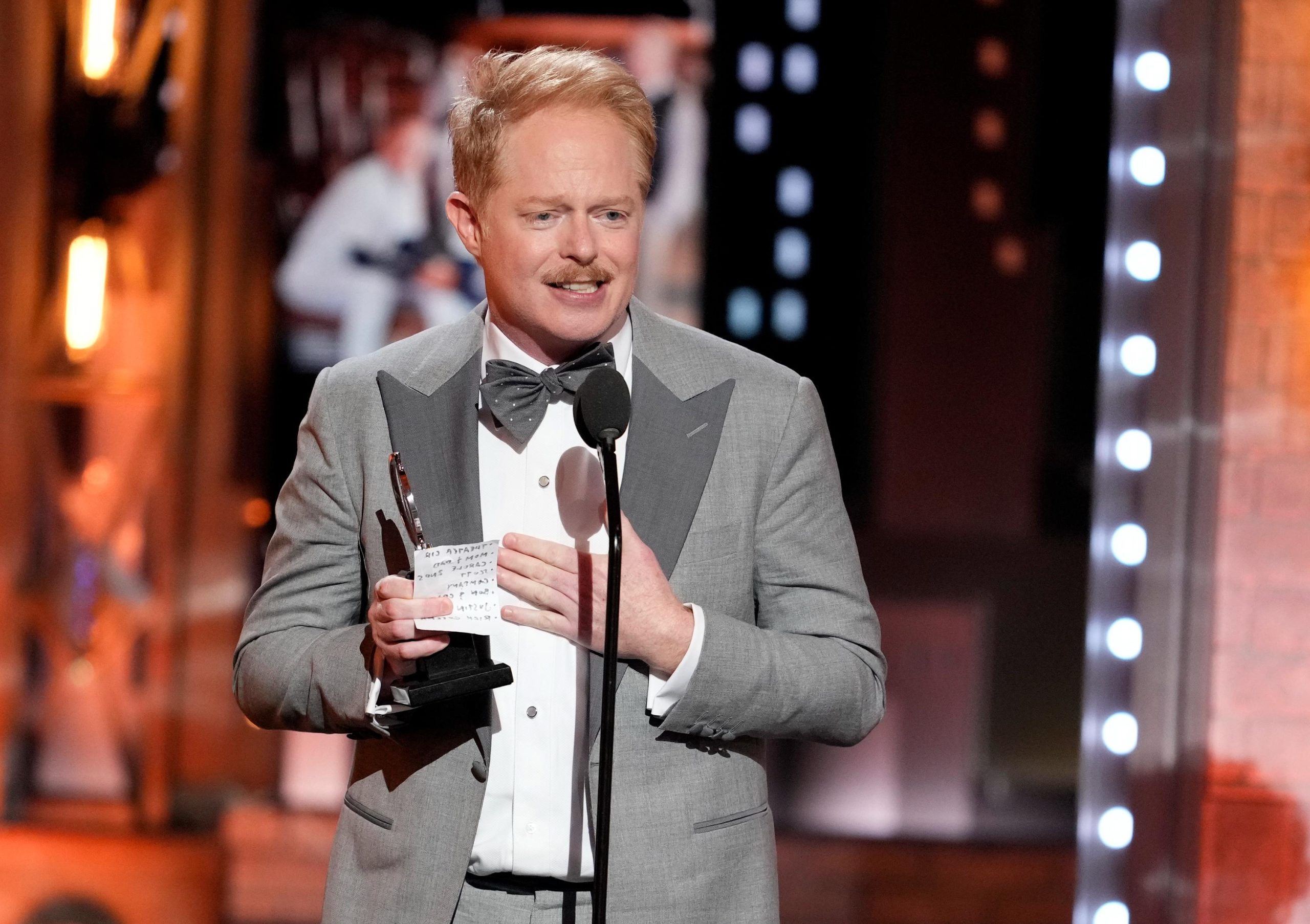 Why is Jesse Tyler Ferguson famous? Was Jesse Tyler Ferguson a child actor?