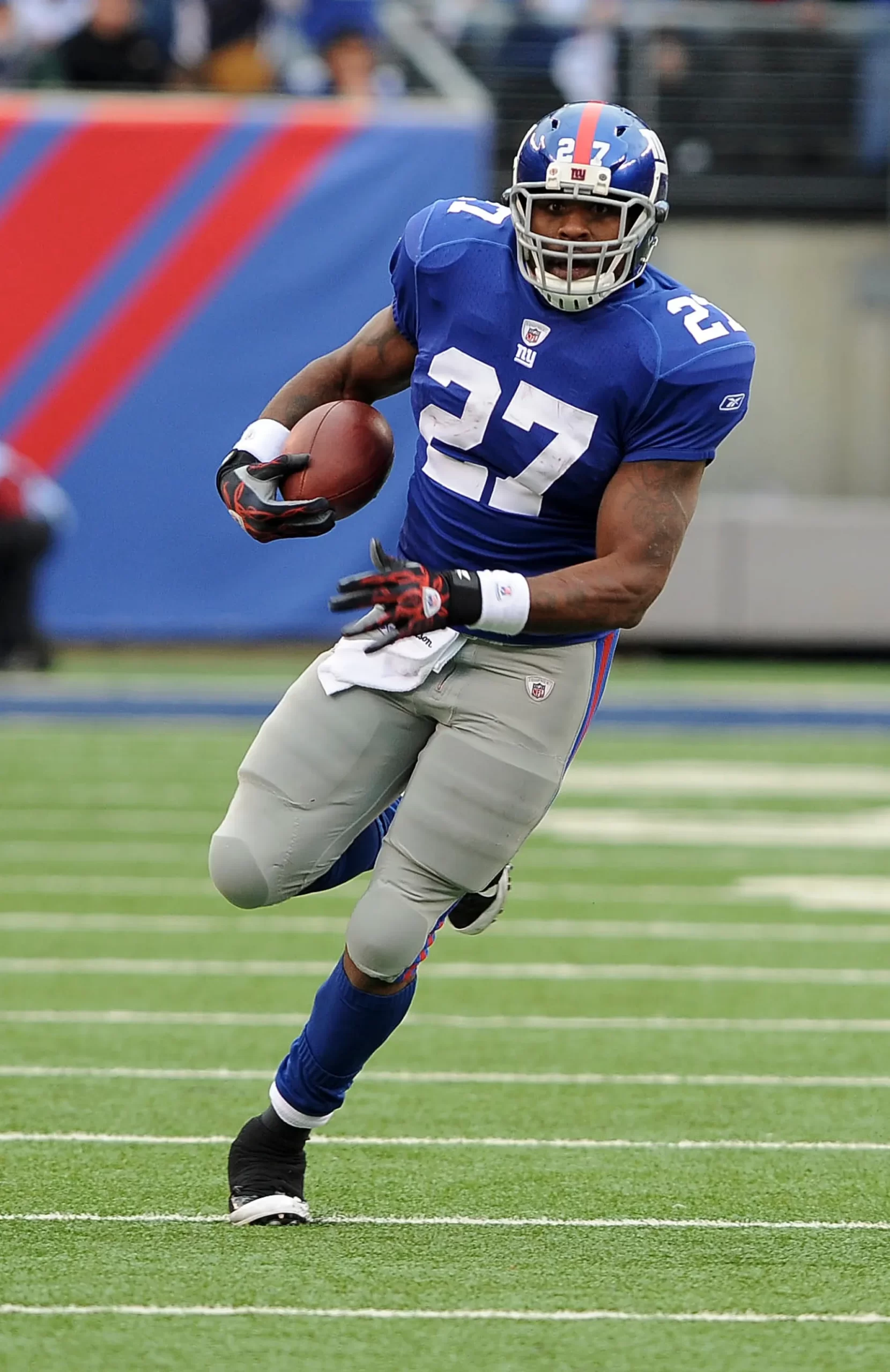 Is Brandon Jacobs still in the NFL? Where was Brandon Jacobs drafted?