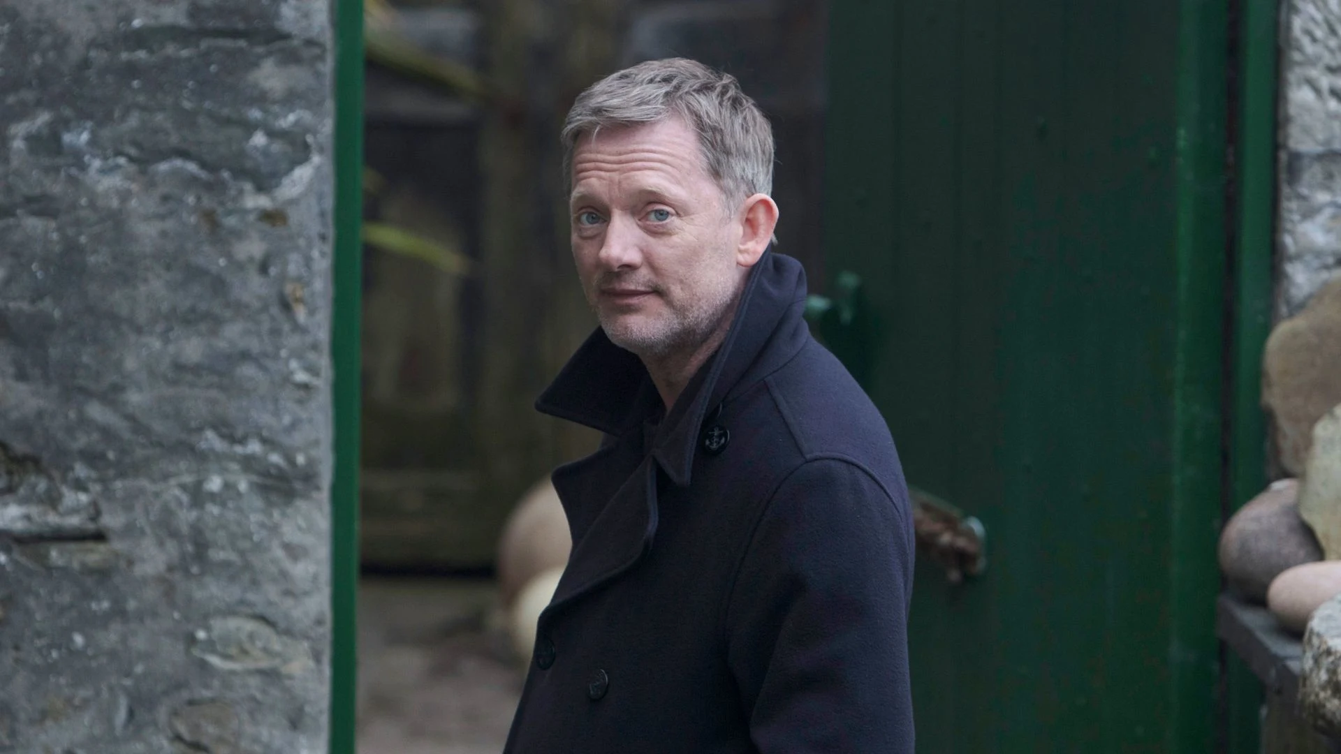 Douglas Henshall height: How tall is Douglas Henshall?