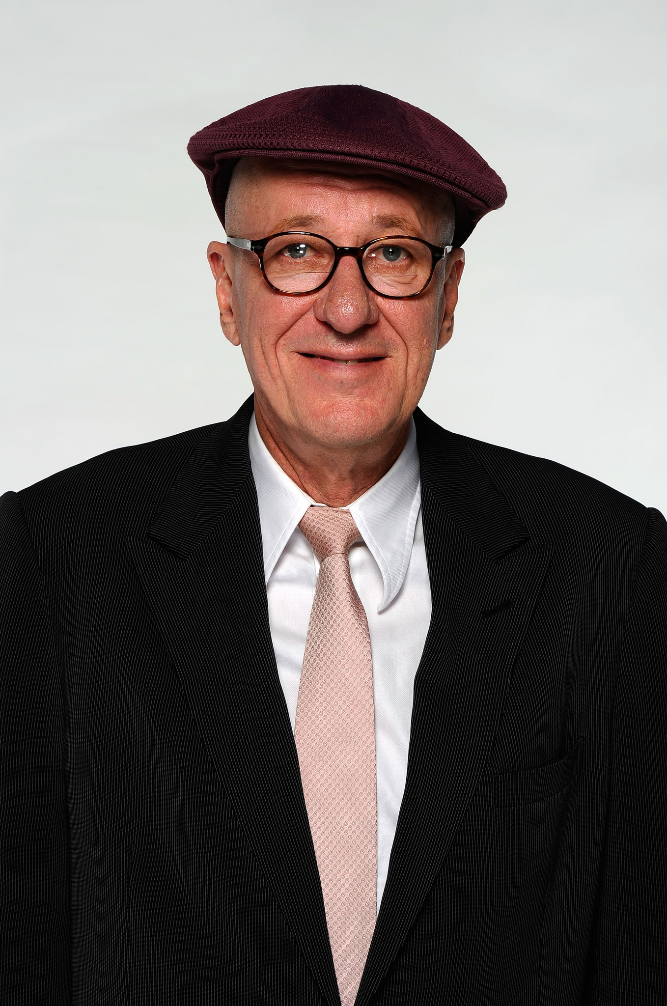 Does Geoffrey Rush play the violin? Does Geoffrey Rush play piano? Did Geoffrey Rush play the accordion?