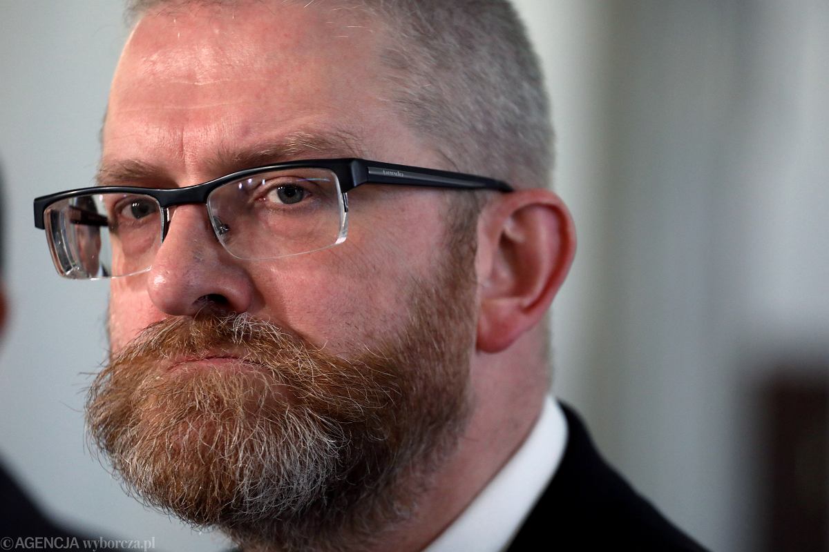 Why did Grzegorz Braun put out Hakunah candles?