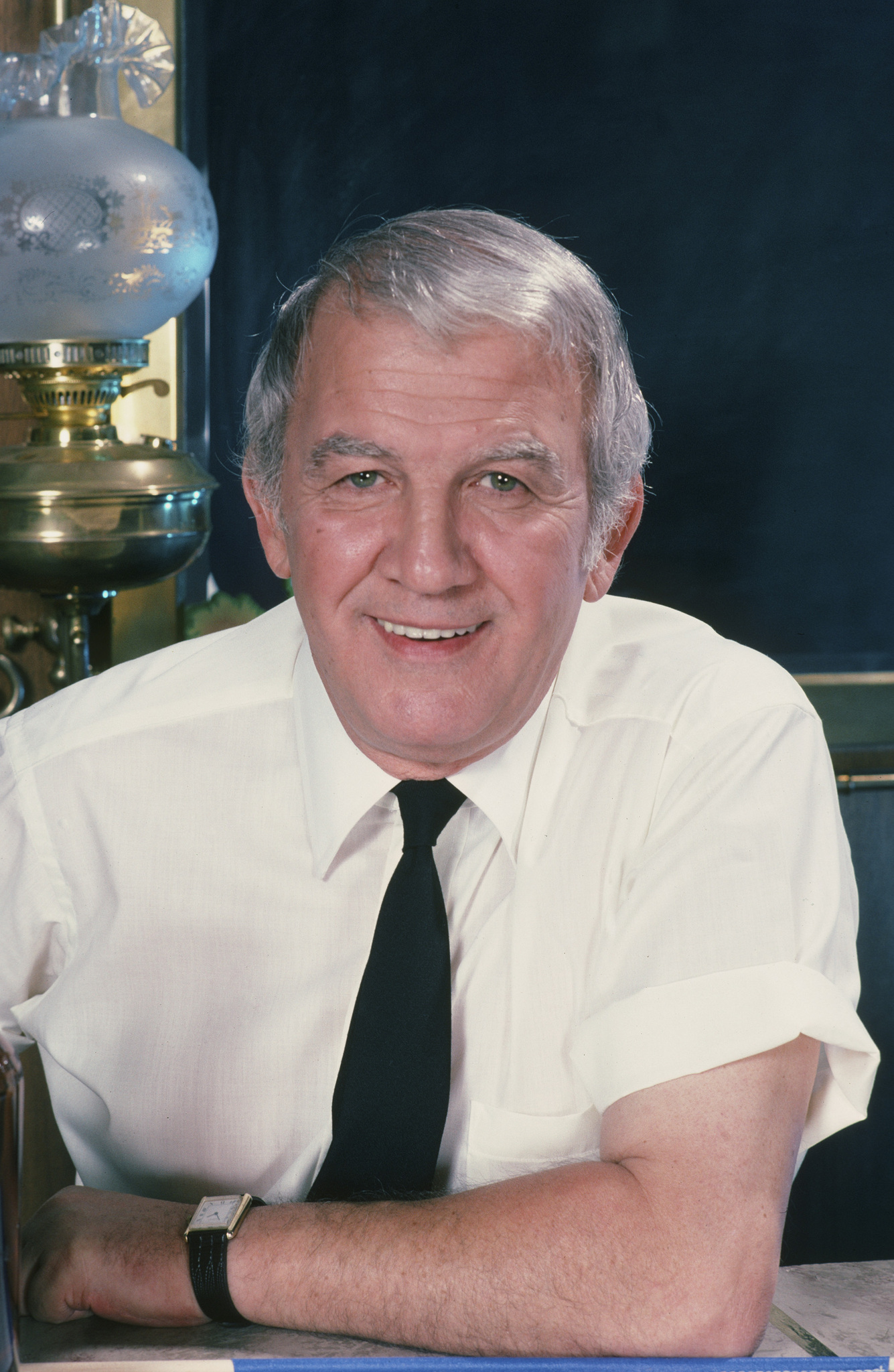 Does Coach get married in Cheers? How many seasons of Cheers was Coach in?