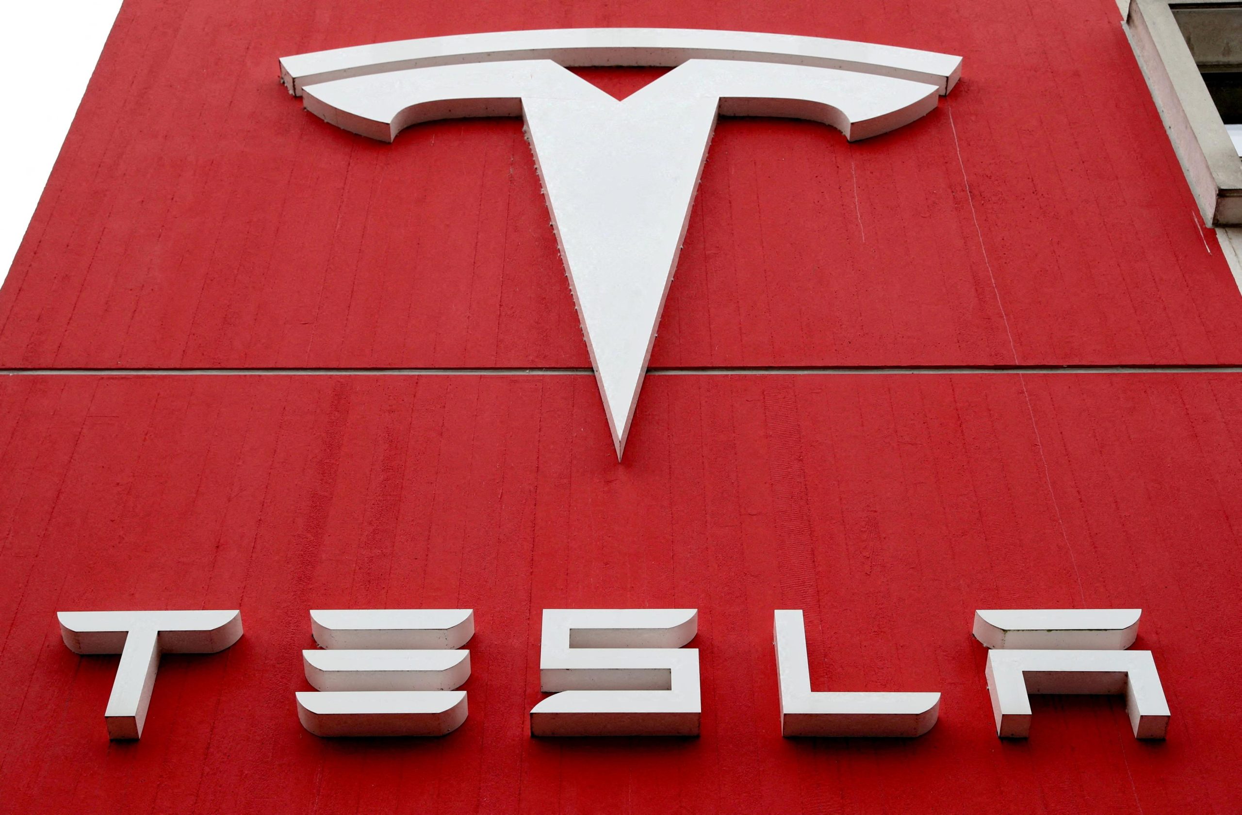 Tesla robot Attacks an engineer at company’s Texas factory during violent malfunction