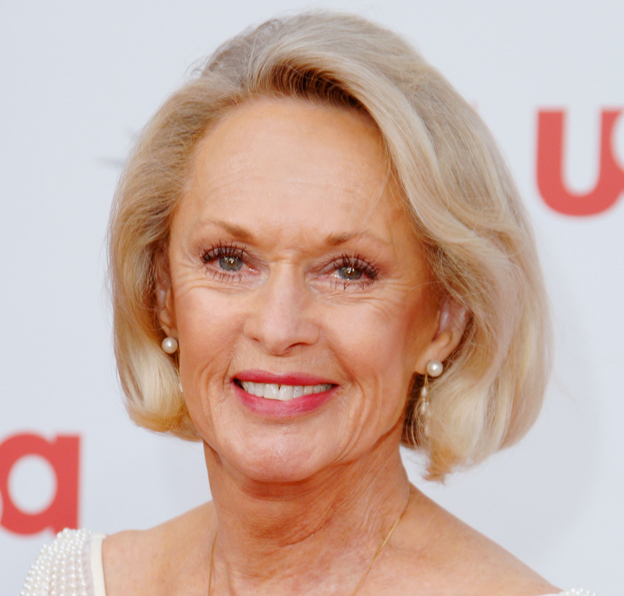 Who is related to Tippi Hedren?