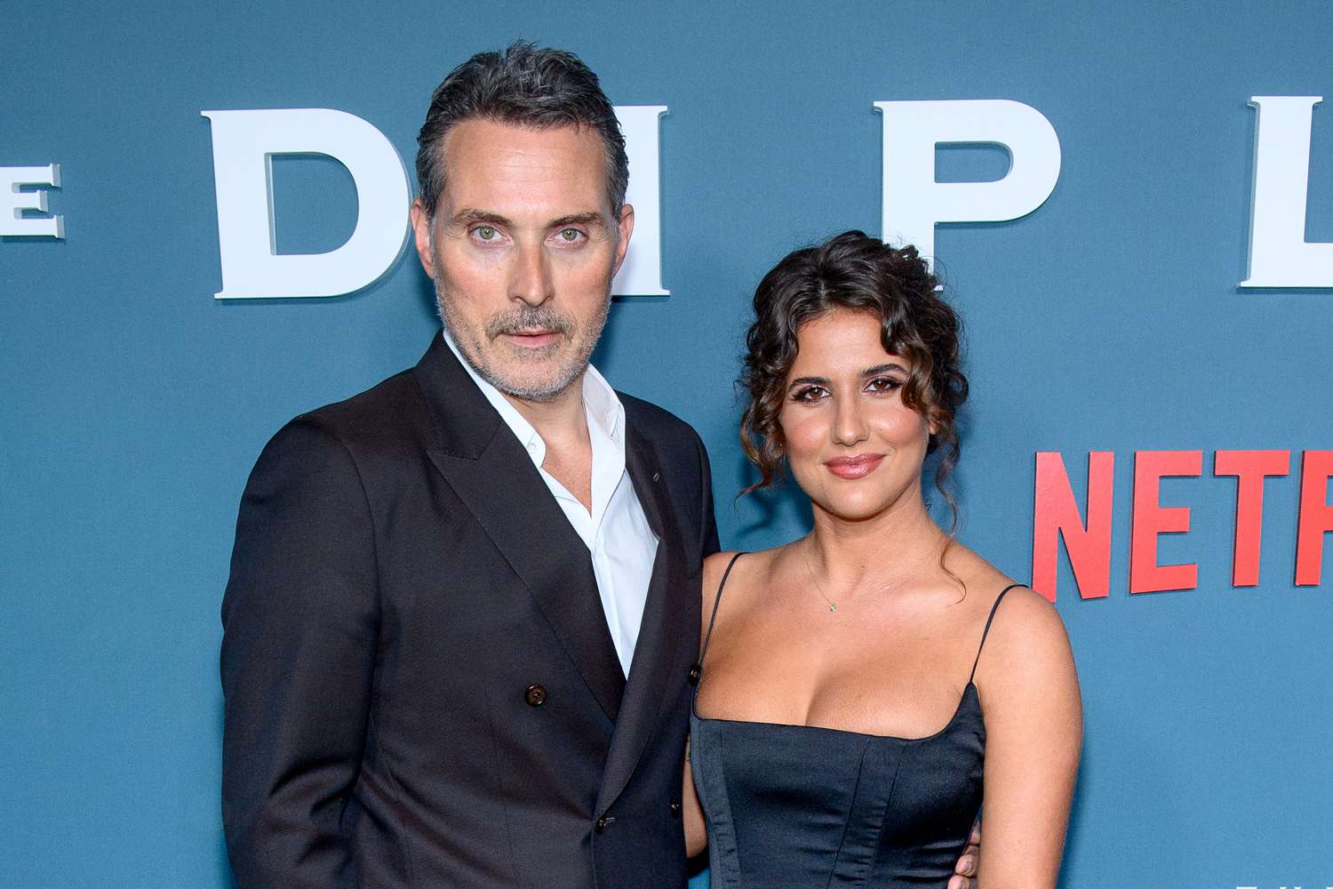 How did Vivian Benitez and Rufus Sewell meet?