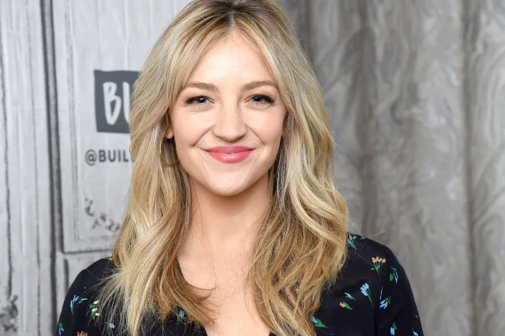Why did Abby Elliott leave Schitt’s Creek?