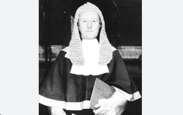 How was Glynis Johns related to John Geoffrey Jones?