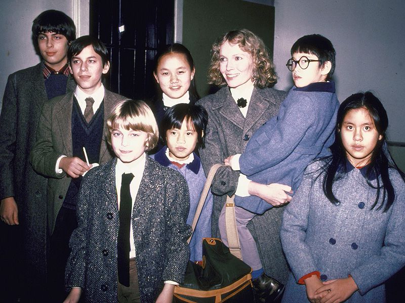 How many children does Mia Farrow have?