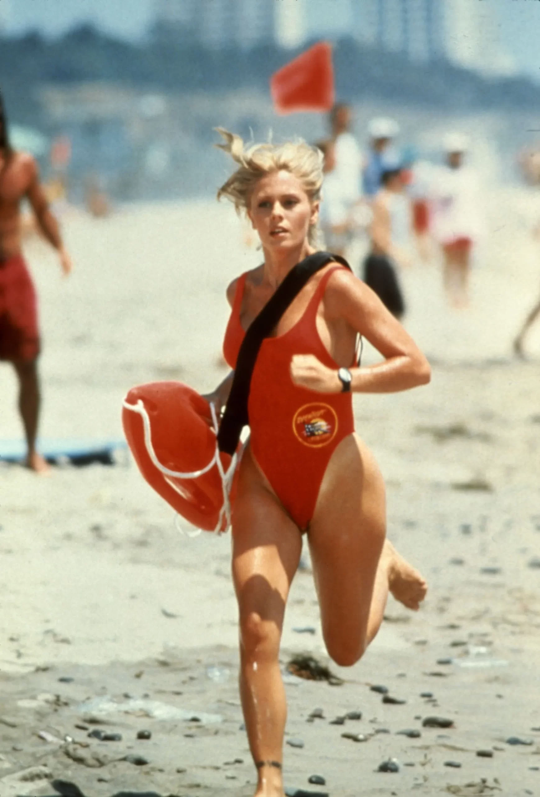 How many children does Nicole Eggert have?