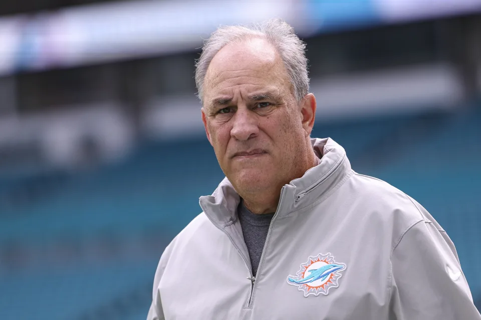 Why did Vic Fangio leave the Dolphins?