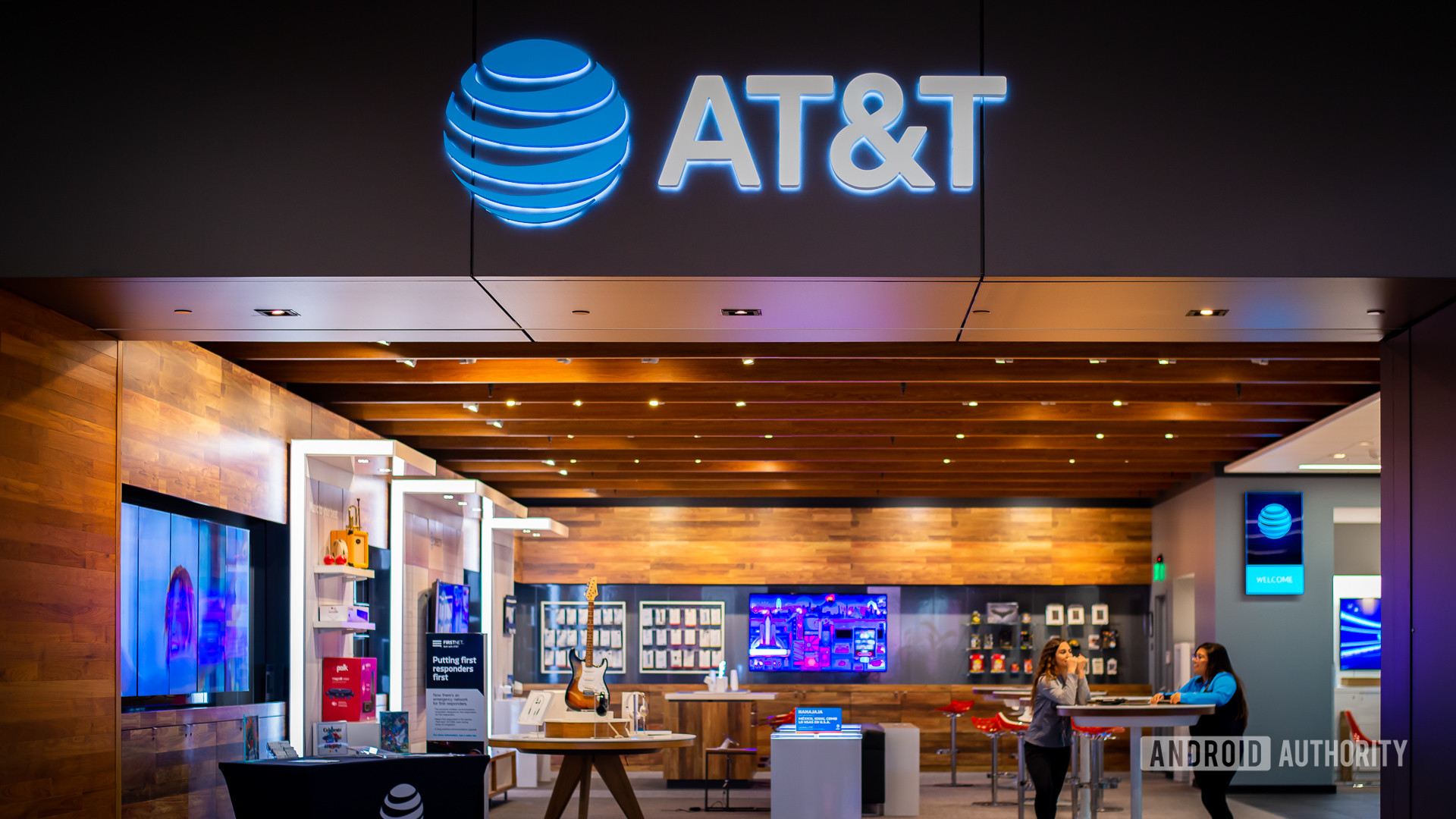 Which is more expensive T-Mobile or AT&T? Who is cheaper AT&T or T-Mobile?