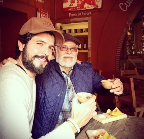 What happened to Alejandro Gómez Monteverde’s father?