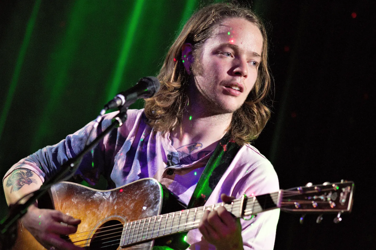 Who is Billy Strings signed to?