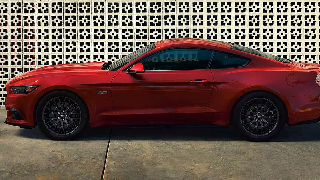 Is Mustang a 4 seater? Is Mustang 2 seater or 4 seater?