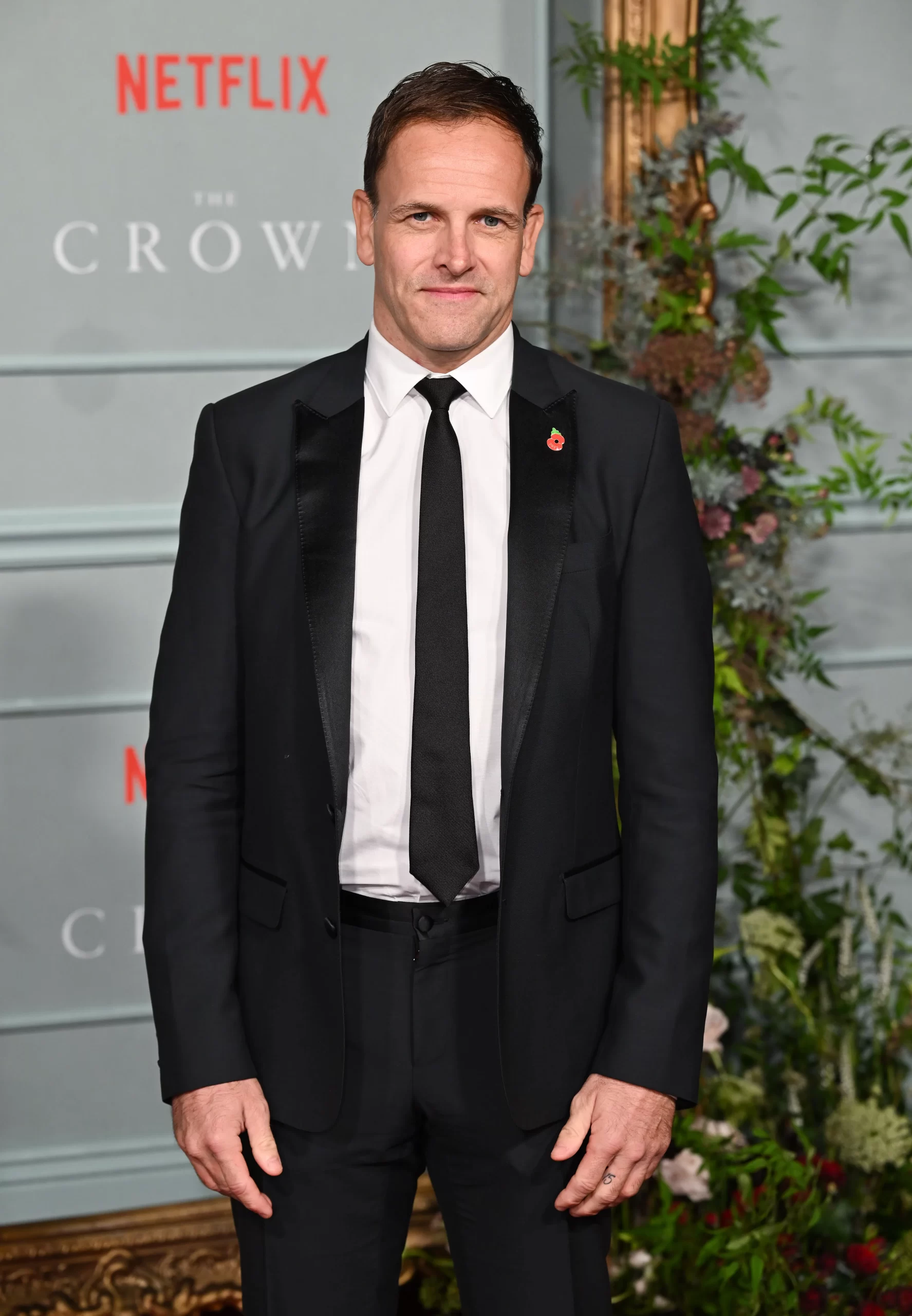 Is Jonny Lee Miller an athlete?