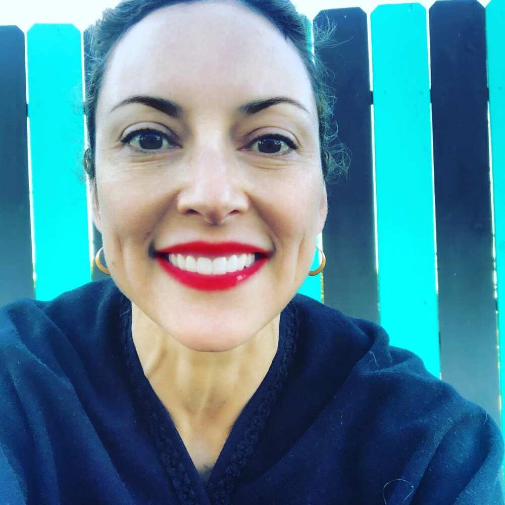 Does Lola Glaudini speak spanish?