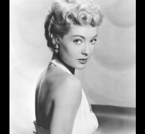 How did Robert Wagner and Lori Nelson’s relationship become known?