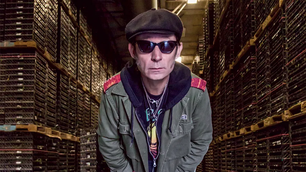 How old is Mike Dirnt? What nationality is Mike Dirnt?