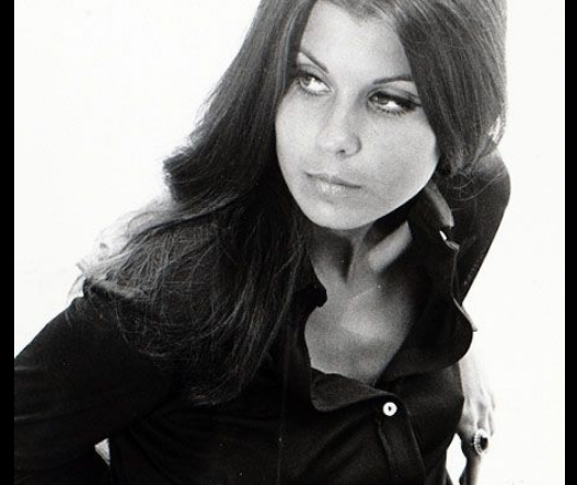 Was Tina Sinatra engaged with Tina Sinatra?