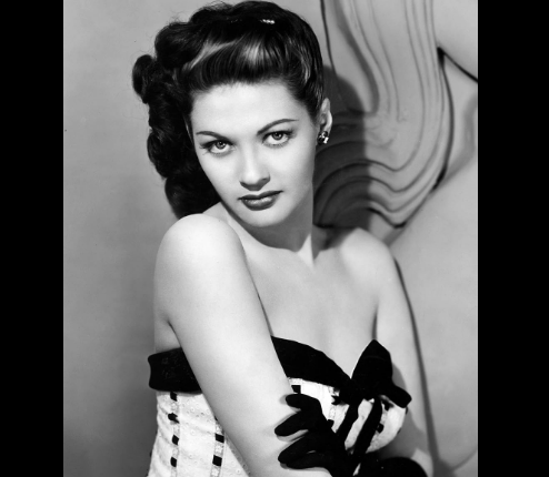Was Robert Wagner in a relationship with Yvonne De Carlo?