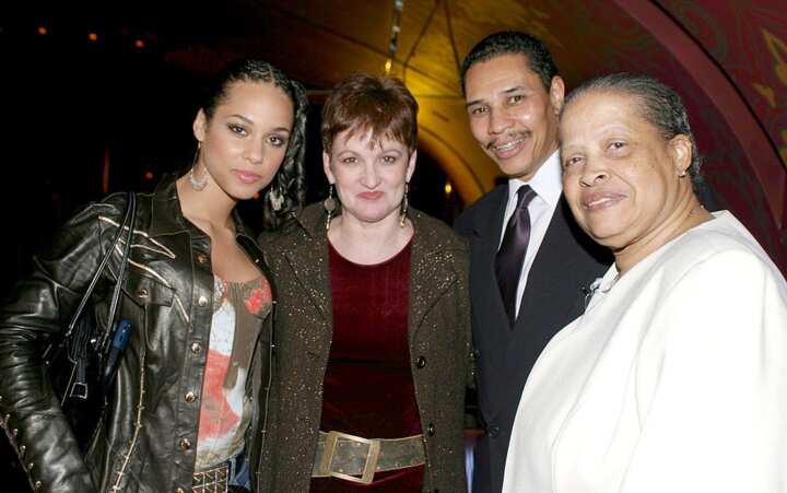 Alicia Keys with her parents
